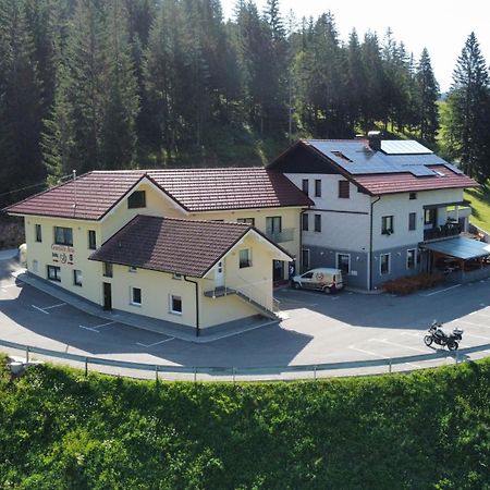 Hotel And Restaurant Ana Hrib-Loški Potok エクステリア 写真