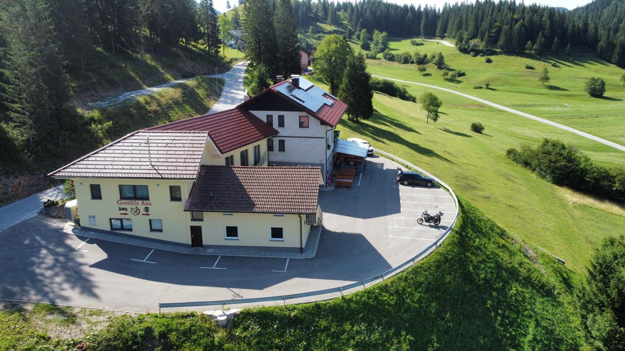 Hotel And Restaurant Ana Hrib-Loški Potok エクステリア 写真