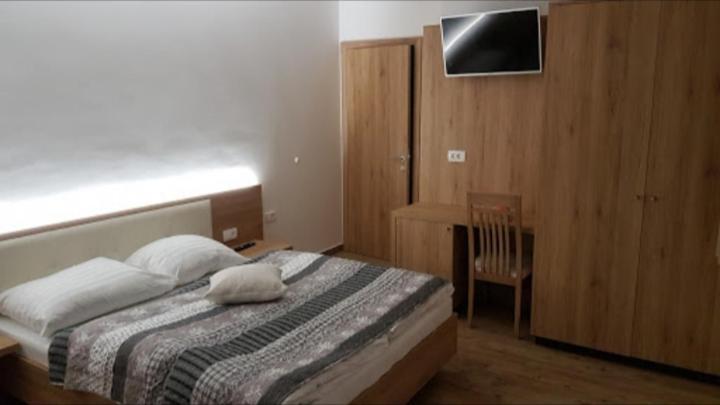 Hotel And Restaurant Ana Hrib-Loški Potok エクステリア 写真
