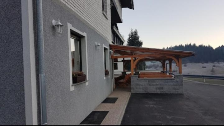 Hotel And Restaurant Ana Hrib-Loški Potok エクステリア 写真